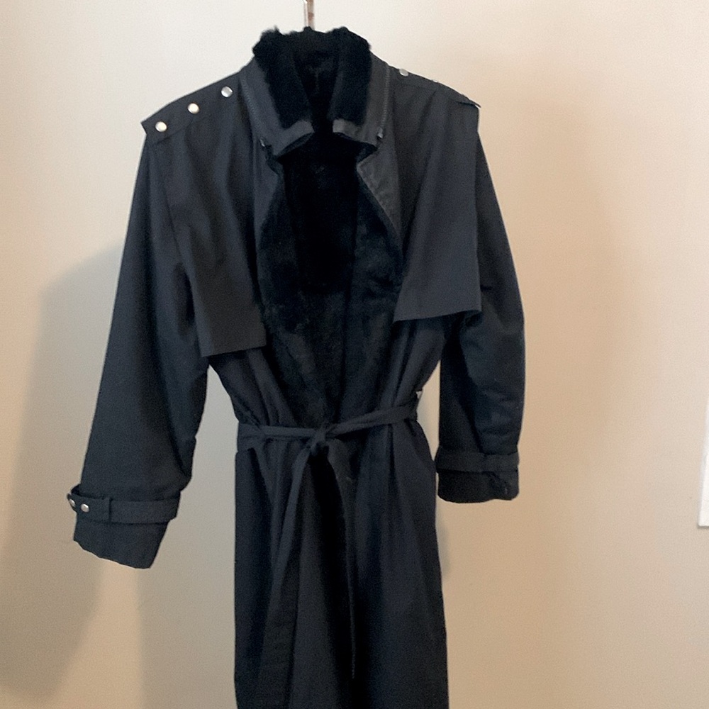 Vintage fur lining coat. Very warm. No tags for brand. Size large.